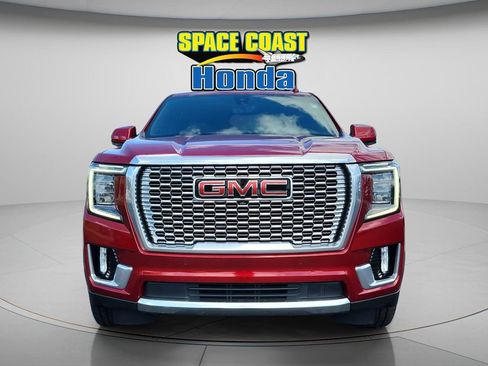 Used 2022 GMC Yukon XL Denali w/ Denali Premium Package image 8