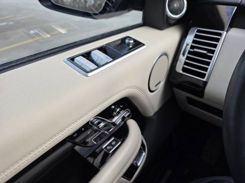 Used 2020 Land Rover Range Rover HSE image 12