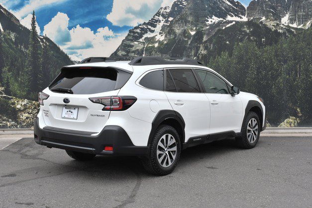 Used 2024 Subaru Outback Premium AWD/4WD image 3