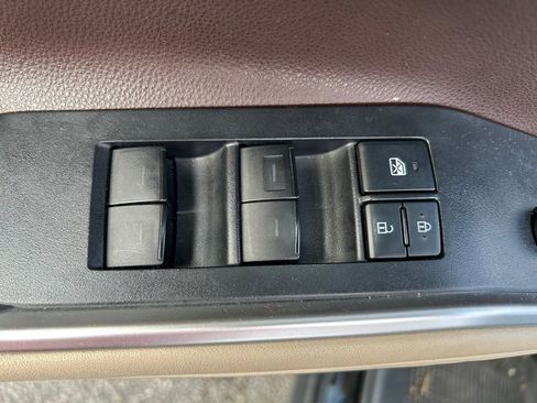 Used 2021 Toyota Highlander XLE FWD image 18