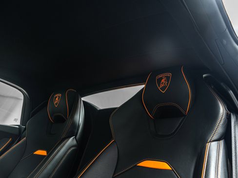 Used 2020 Lamborghini Huracan EVO image 38