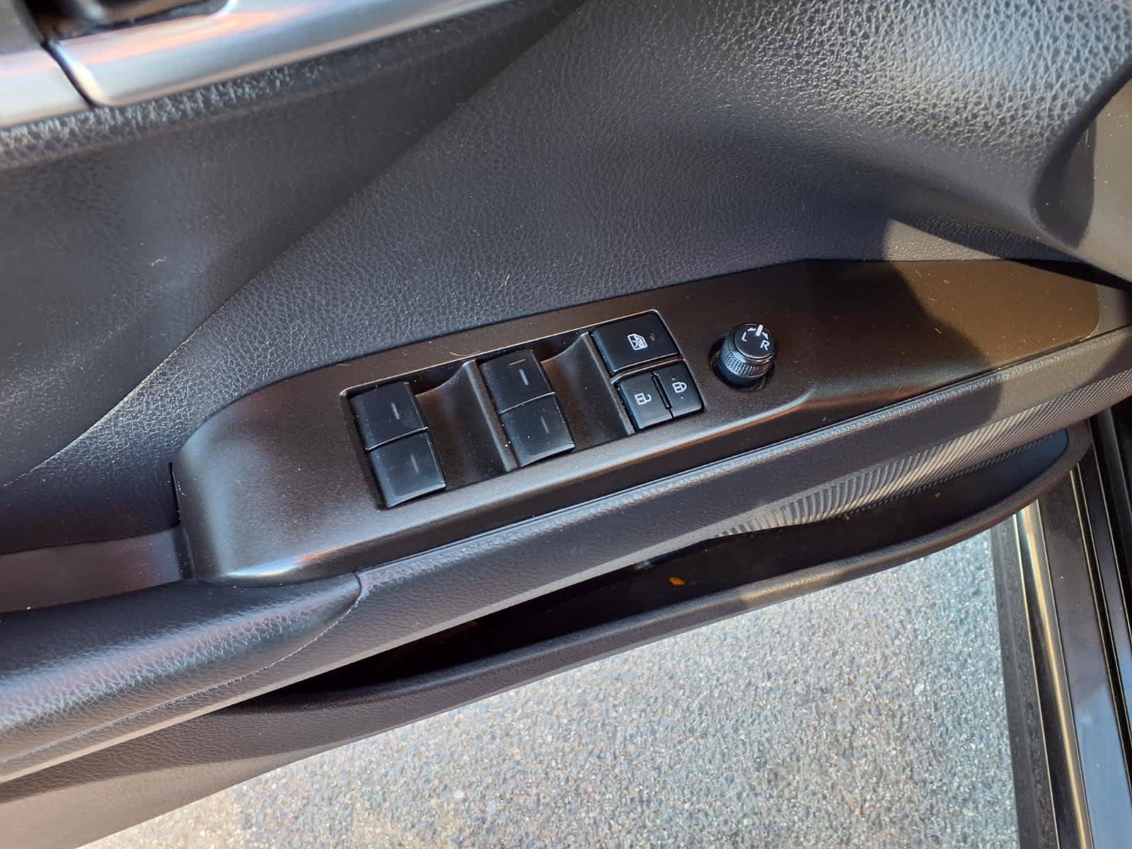 Used 2022 Toyota Camry SE w/ Carpet Mat Package (TMS) FWD image 14