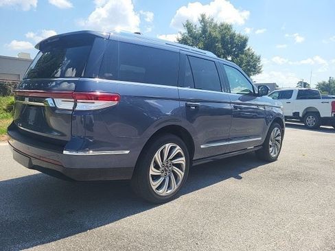 Used 2022 Lincoln Navigator Reserve RWD image 2