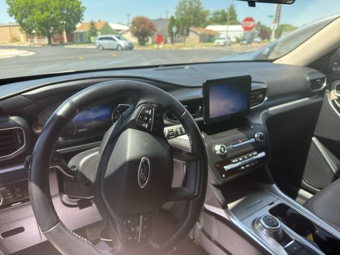 Used 2020 Ford Explorer XLT w/ Equipment Group 202A AWD/4WD image 6