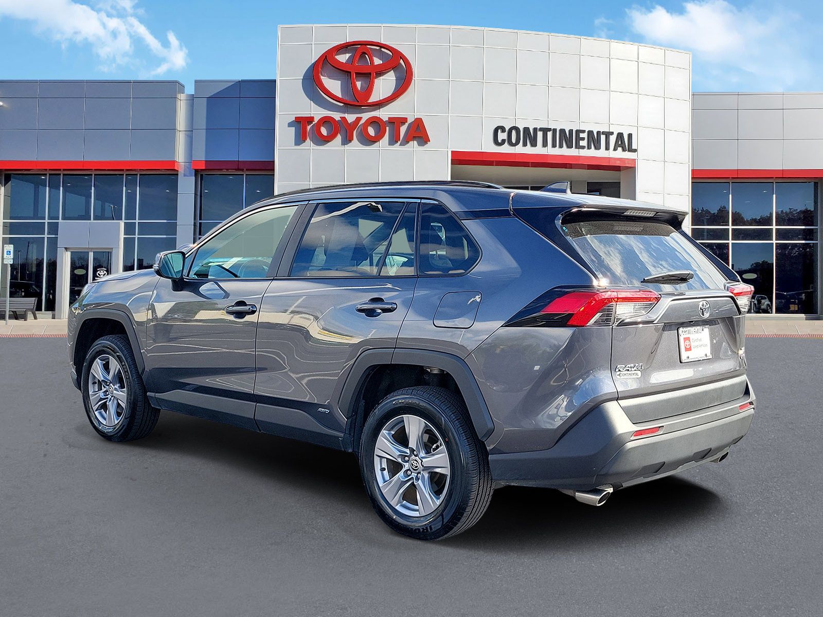Certified 2025 Toyota RAV4 XLE AWD/4WD image 4