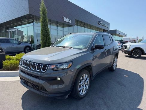 Used 2023 Jeep Compass Latitude AWD/4WD image 7