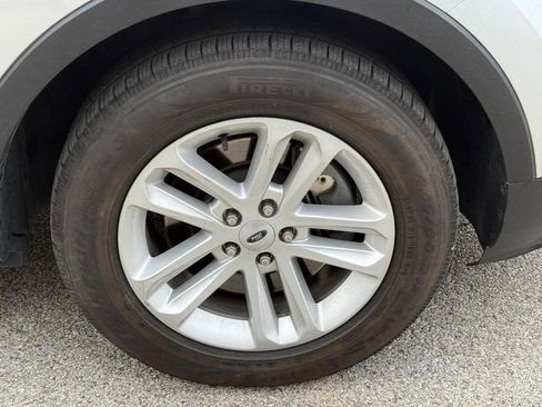 Used 2017 Ford Explorer XLT w/ Equipment Group 202A image 7