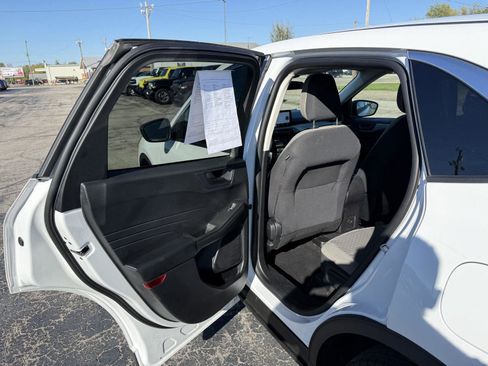 Used 2022 Ford Escape SE image 33