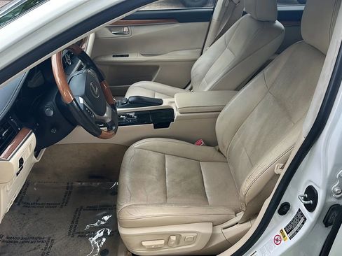 Used 2015 Lexus ES 300h w/ Navigation System Package FWD image 15