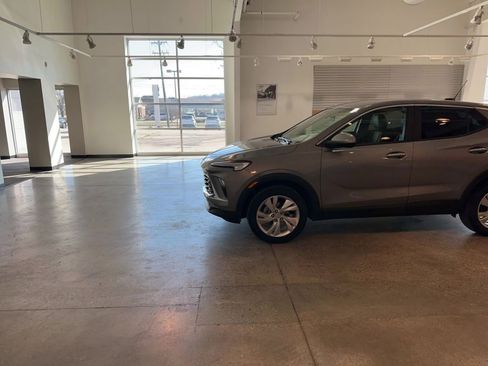 Used 2025 Buick Encore GX Preferred image 9