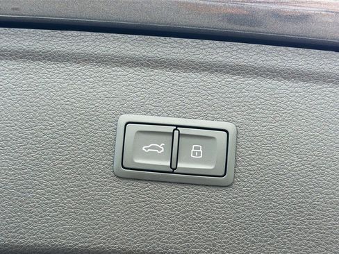 Used 2024 Audi Q5 e Premium Plus image 13