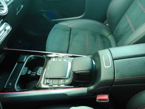 Used 2021 Mercedes-Benz GLB 250 image 41