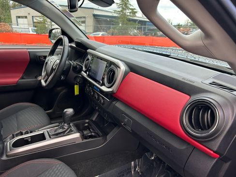 Used 2021 Toyota Tacoma SR5 AWD/4WD image 26