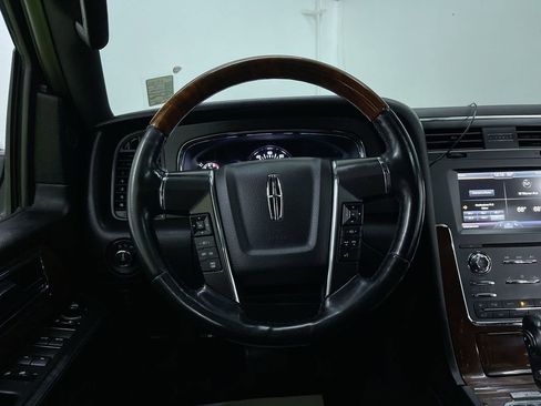 Used 2015 Lincoln Navigator 4WD image 18