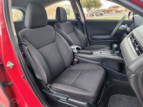 Used 2018 Honda HR-V LX image 15