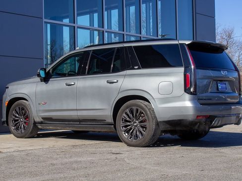 Used 2023 Cadillac Escalade V w/ LPO, ONYX Package image 8