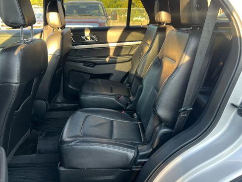 Used 2018 Ford Explorer XLT w/ Equipment Group 202A image 11