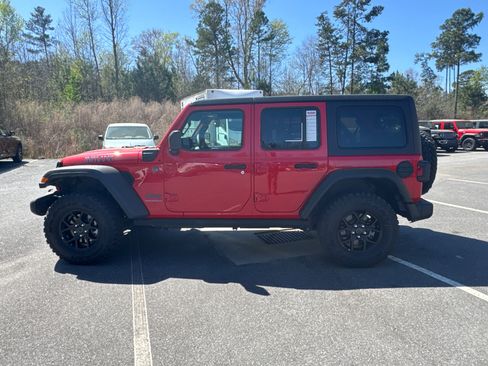 Used 2025 Jeep Wrangler Willys AWD/4WD image 9