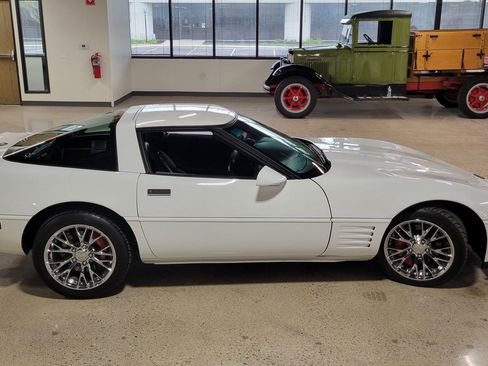 Used 1994 Chevrolet Corvette Coupe RWD image 37