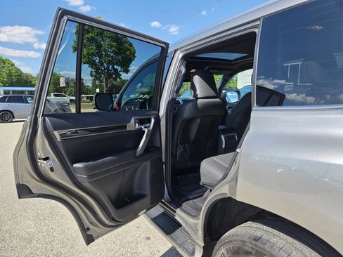 Used 2021 Lexus GX 460 Premium w/ Premium Package AWD/4WD image 11