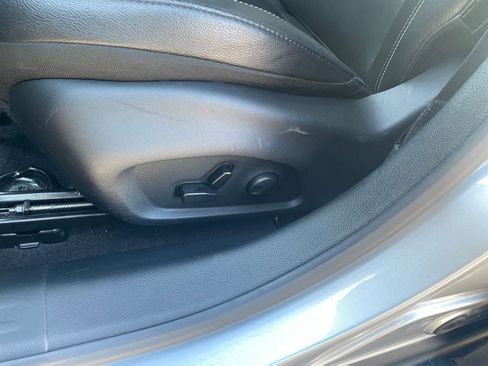 Used 2025 Jeep Compass Limited image 23