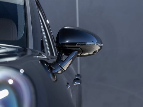 Certified 2026 Porsche Macan AWD/4WD image 17