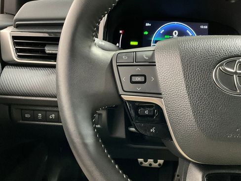 Used 2025 Toyota Camry SE FWD image 17