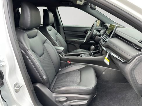 New 2026 Jeep Compass Latitude image 12