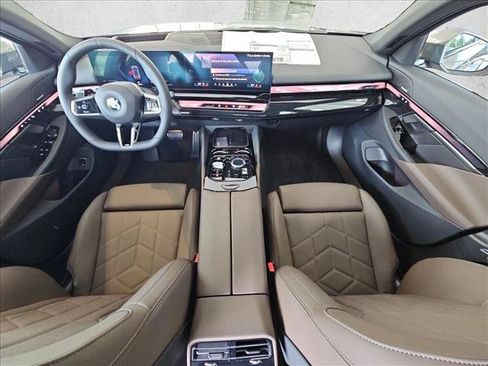 Used 2027 BMW 530i w/ M Sport Package RWD image 10