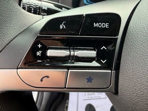 Used 2025 Hyundai Elantra SE image 15