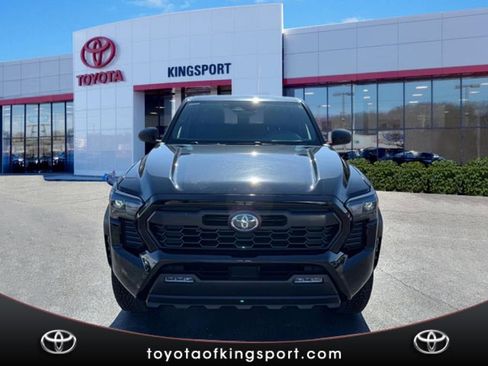 Used 2024 Toyota Tacoma TRD Off-Road image 8