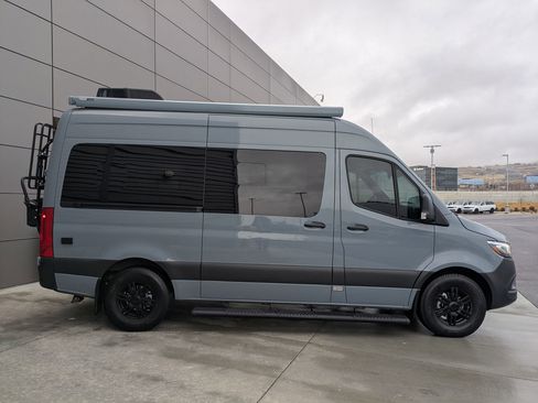 Used 2022 Mercedes-Benz Sprinter 2500 image 4