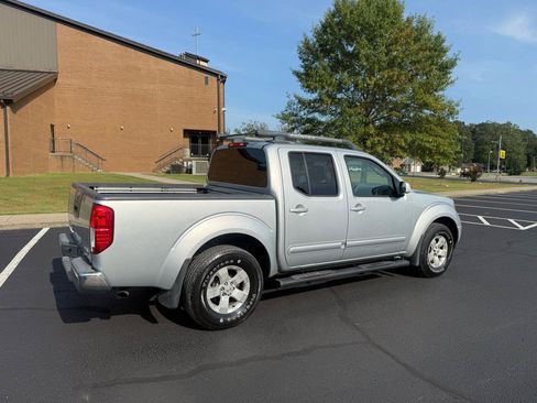 Used 2007 Nissan Frontier LE w/ Leather Pkg AWD/4WD image 5