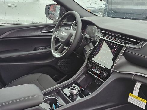 New 2026 Jeep Grand Cherokee Laredo image 10