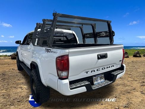 Used 2017 Toyota Tacoma TRD Sport image 5