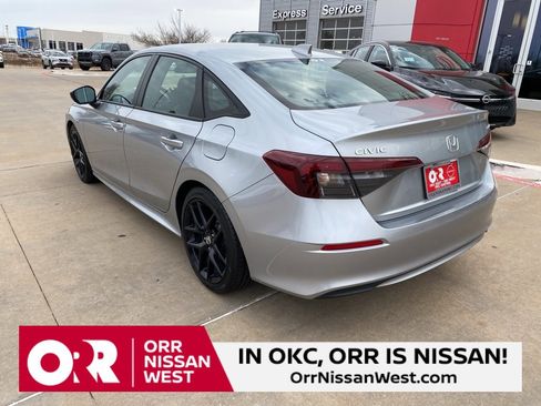 Used 2025 Honda Civic Sport image 3