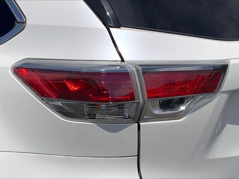 Used 2016 Toyota Highlander XLE FWD image 29