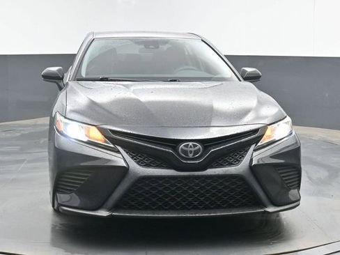 Used 2019 Toyota Camry SE FWD image 3