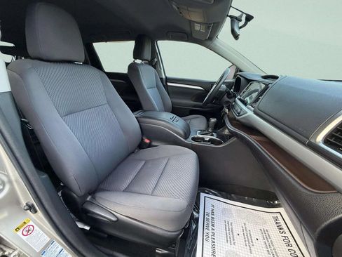 Used 2015 Toyota Highlander LE AWD/4WD image 15