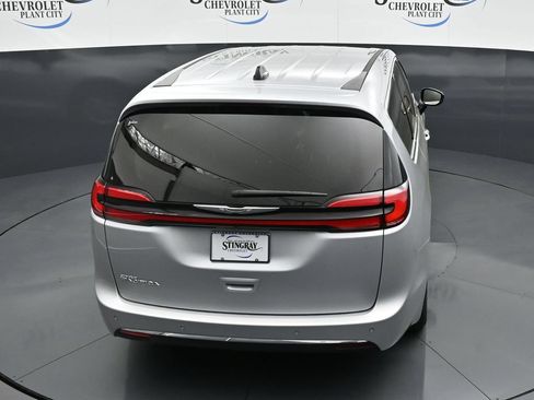Used 2024 Chrysler Pacifica Touring-L FWD image 26
