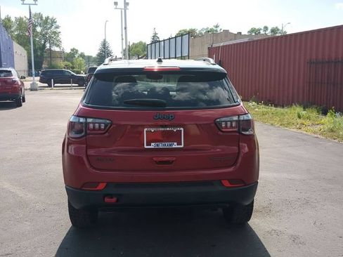 Used 2025 Jeep Compass Trailhawk AWD/4WD image 5