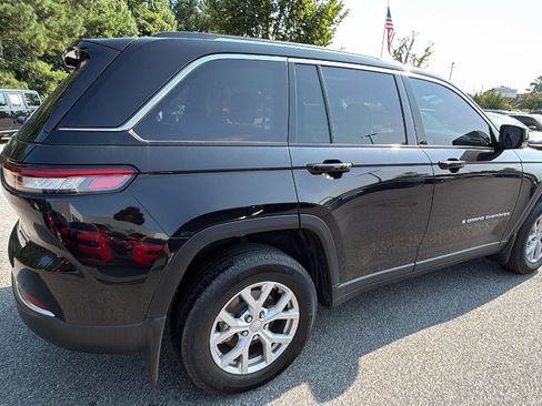 Used 2022 Jeep Grand Cherokee Limited w/ Luxury Tech Group II RWD image 8