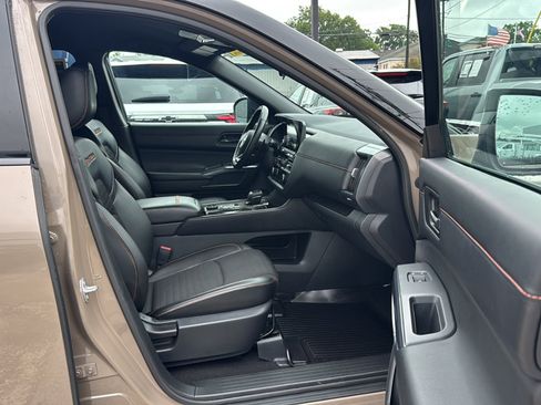 Used 2023 Nissan Pathfinder Rock Creek AWD/4WD image 14