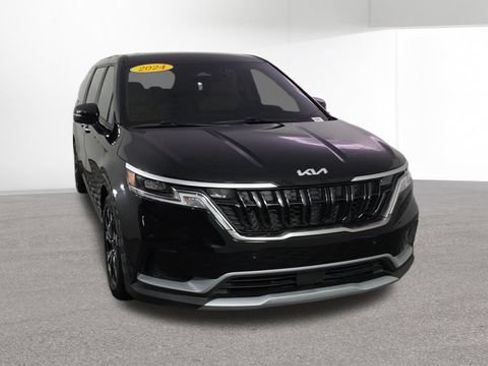 Used 2024 Kia Carnival EX FWD image 3