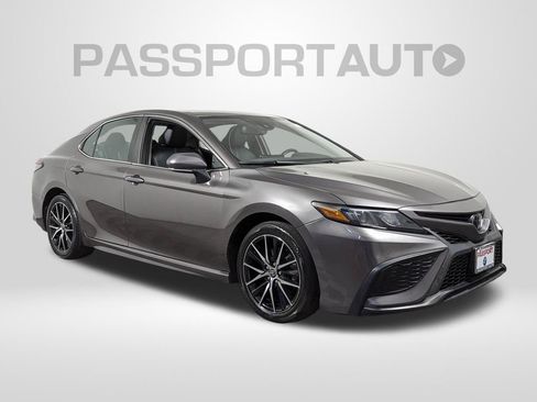 Used 2022 Toyota Camry SE image 8