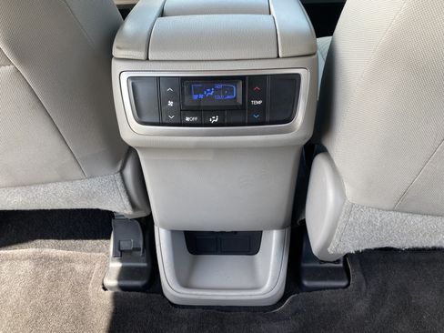 Used 2018 Toyota Highlander LE FWD image 22