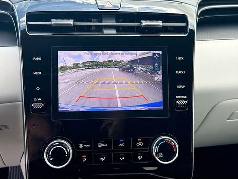Used 2023 Hyundai Tucson SE image 13