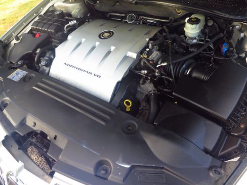 Used 2009 Cadillac DTS w/ Trunk Convenience Package FWD image 34