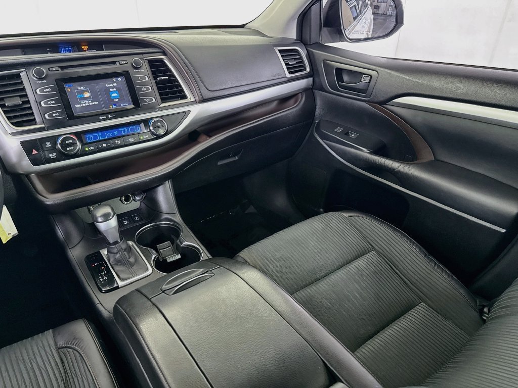 Used 2015 Toyota Highlander Plus AWD/4WD image 23