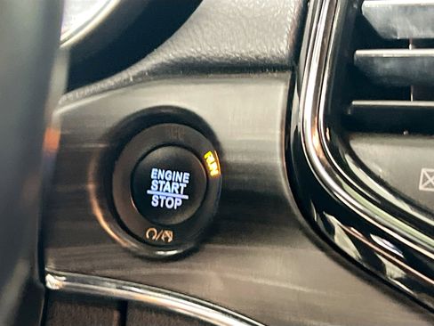 Used 2022 Jeep Grand Cherokee Limited image 24